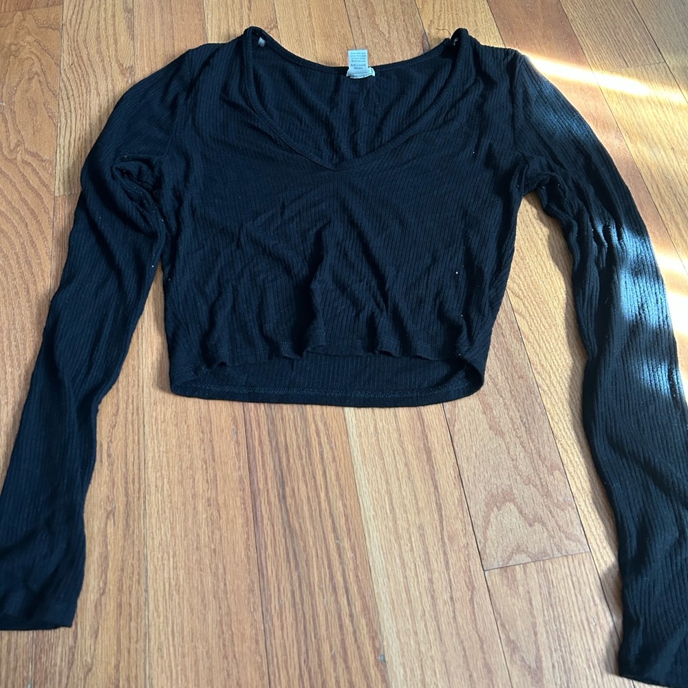 Black long sleeve crop top